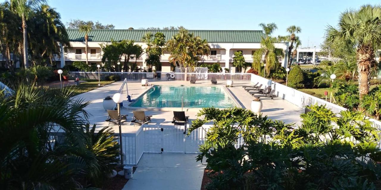 Surestay Plus Hotel By Best Western Clearwater Central Bagian luar foto